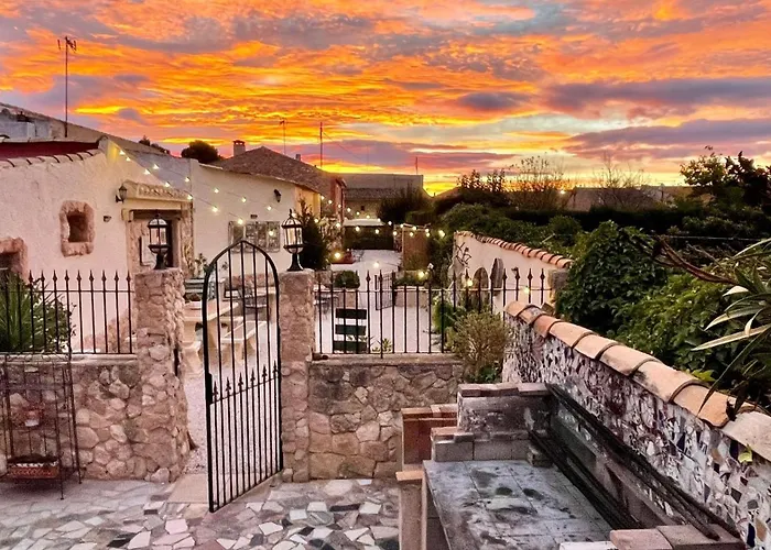 6 Bed House Sleeps 12 - Pool Hot Tub Fireplace